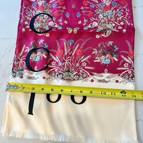Authentic Gucci 100 anniversary silk scarf - Picture 6 of 10